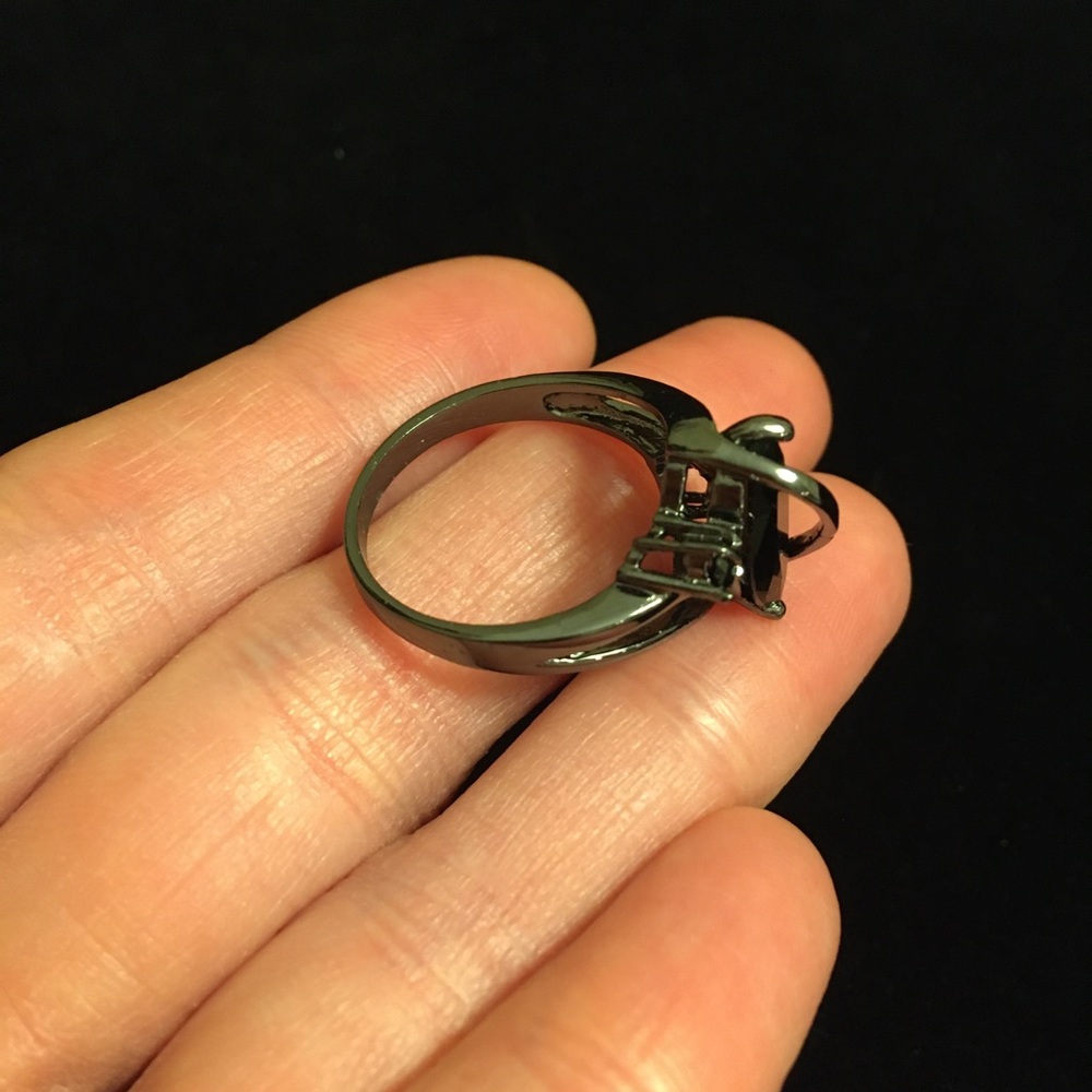 Gunmetal Silver and Black Faux Gemstone Ring - Picture 7 of 9